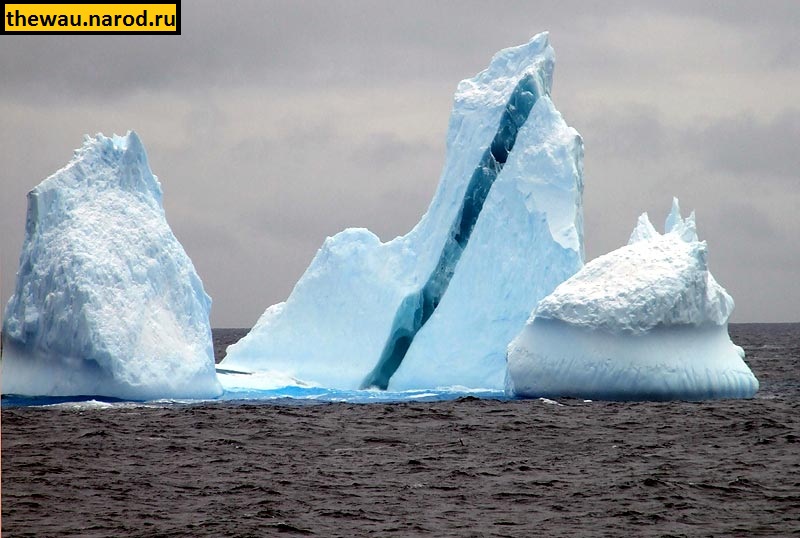 Полосатые айсберги в Антарктике